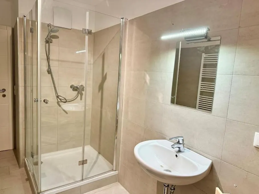 Modern Stylish & Spacious Apartment With Balcony Viyana