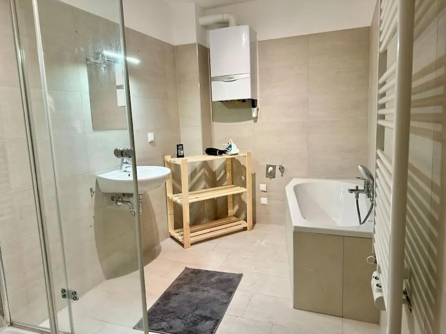 Modern Stylish & Spacious Apartment With Balcony Vienna Austria