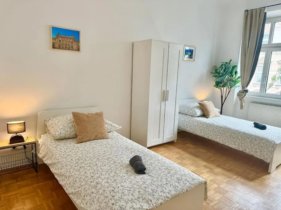 Modern Stylish & Spacious Apartment With Balcony Vienna Austria